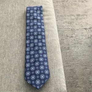 Ike Behar Navy and Light Blue Geometric Silk Tie.